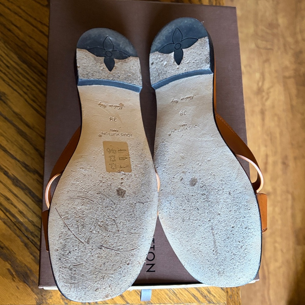 Louis Vuitton Isola Flat - Picture 3 of 4